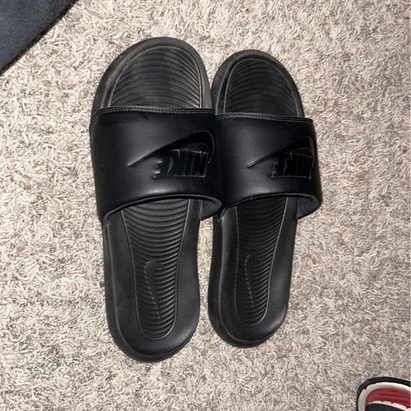 Nike slides - Picture 2 of 2